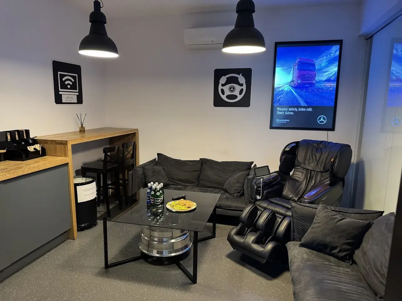 Poczekalnia dla kierowców w głównej siedzibie(rogówko) - ktc